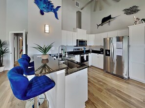 Full Size Kitchen with Breakfast Bar