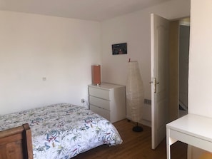 2eme chambre lit double - 1er etage