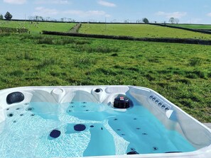 Hot tub | The Old Hayloft - Two Moors Way Cottages, Witheridge