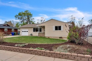 Grass, Neighborhood, Lawn, Outdoors, Building