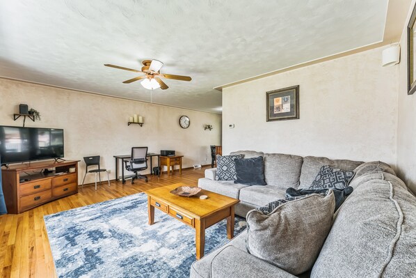 Furniture, Indoors, Living Room, Couch, Home Decor