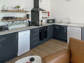 Open plan living space | The Old Tractor Shed - Two Moors Way Cottages, Witheridge