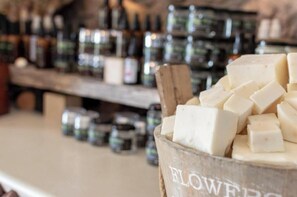 Alimentos y bebidas