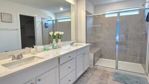 Master Bathroom (Floor #3)