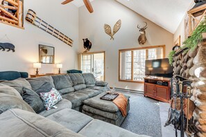Living Room | 1st Floor | Central Heating