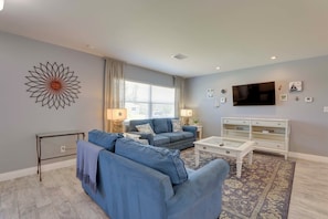 Living Room | Queen Sleeper Sofa | Smart TV w/ Cable | Central Heating & A/C