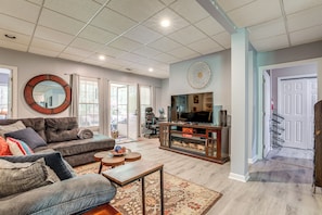 Living Room | Queen Sleeper Sofa | Free WiFi