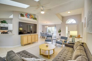 Living Room | Smart TV