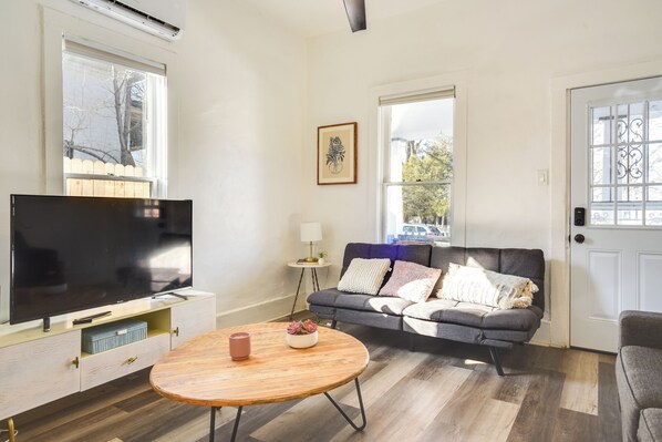Albuquerque Vacation Rental | Studio | 1BA | 700 Sq Ft | 3 Steps to Enter