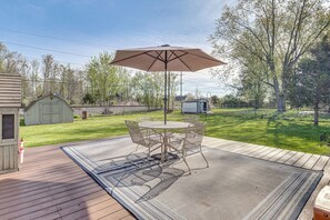 Fenced Backyard | Single-Story House | 7 Mi to Eagle Creek