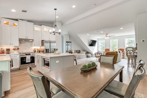 Dining Area | Open Floor Plan | Central A/C & Heating
