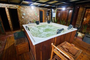 Indoor spa tub