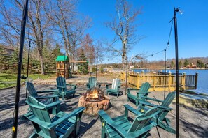 Gather 'round the lakeside fire pit for cozy evenings, s'mores, and unforgettable views.