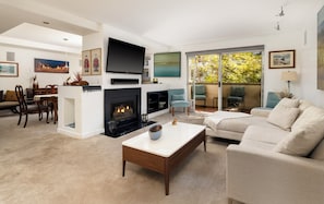 Livingroom/dining room/patio