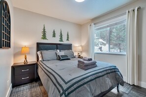Wake up to pine tree views and soft morning light in this cozy retreat.