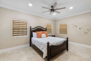 Queen bedroom 1