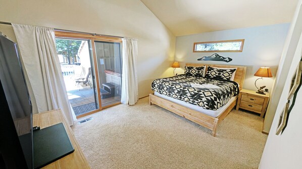 Big Leaf 4 - Primary Bedroom