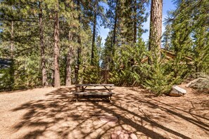 Comstock Cabin: Big Bear Lake Family & Pet Escape. By Rather Be Properties