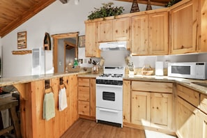 Comstock Cabin: Big Bear Lake Family & Pet Escape. By Rather Be Properties