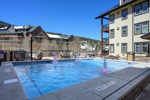 Fraser Crossing community hot tub