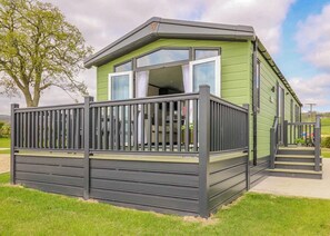 Owls Meadow - Meadow Springs Country & Leisure Park, Caersws