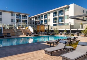 Dolphin Marina, The Marc Santa Barbara: Pool, lounge chairs, modern design.
