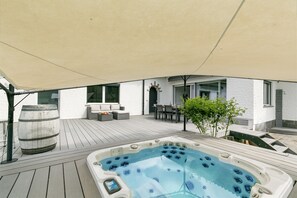Jacuzzi