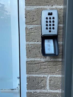 Key box
