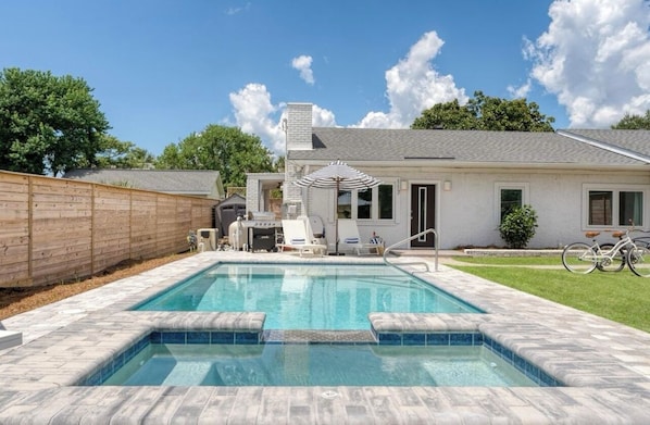 THE SALTY SADDLE - private pool & spa in courtyard