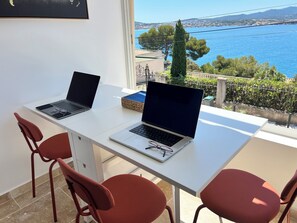 Working while enjoying the view !