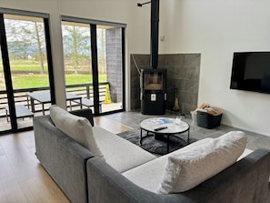 Spacious living room