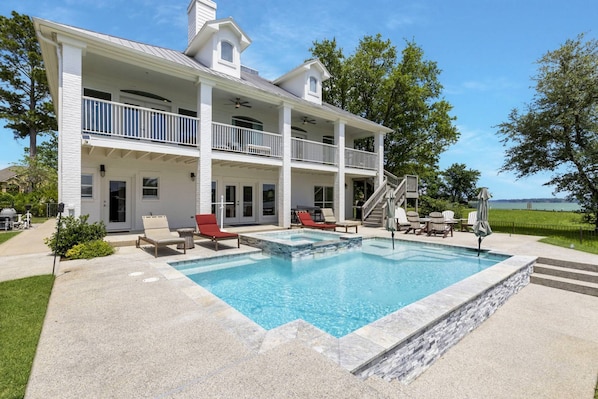 5 bedrooom┃4.5 bathroom┃4940 sq. ft
