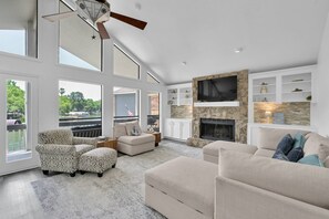 5 bedrooom┃3.5 bathroom┃2436 sq. ft