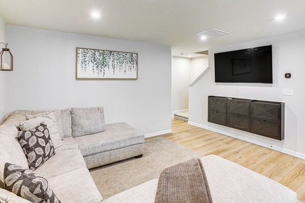 Franklin Vacation Rental | 3BR | 2.5BA | Steps Required | 1,500 Sq Ft