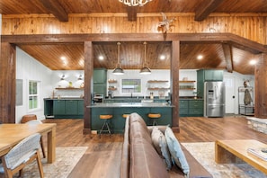 Another view of the kitchen!