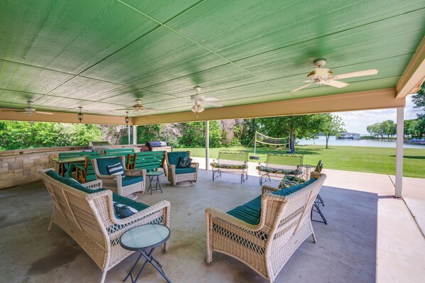 Kerens Vacation Rental | 9BR | 5.5BA | 5,100 Sq Ft | Step-Free Entry