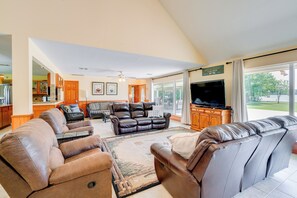 Living Room | 1st Floor | Free WiFi | Central Heating & A/C