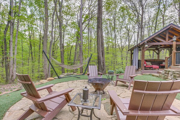 Laurelville Vacation Rental | 2BR | 1BA | 3 Steps Required | 1,150 Sq Ft