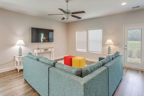 Living Room | Free WiFi | Smart TV