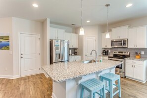 Kitchen | Cooking Basics | Dishwasher | Single-Story Home