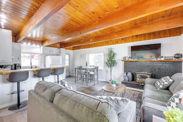 Big Bear Vacation Rental | 2BR | 1BA | 900 Sq Ft | 1 Step to Enter