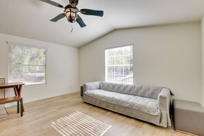 Living Room | Central Heating | Free WiFi
