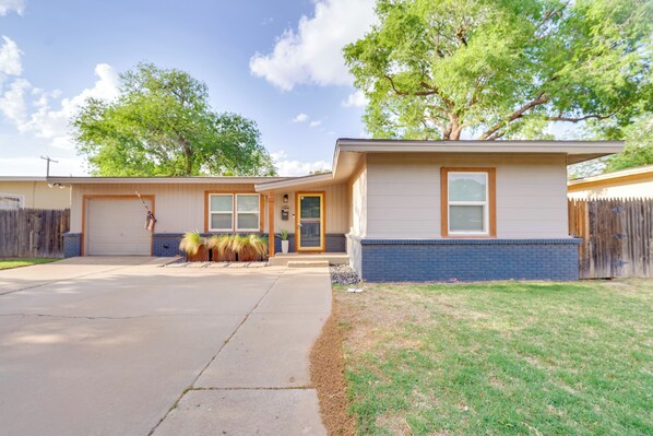 Lubbock Vacation Rental | 3BR | 2BA | 1,160 Sq Ft | 3 Steps to Enter