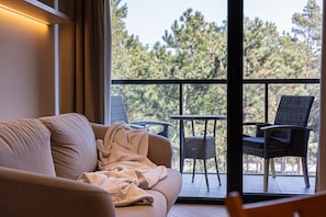 Comfortable sofa and relaxing space – perfect after a day at the beach or playground.