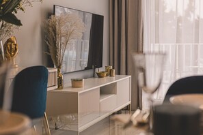 Modern living room with TV and designer touches – Linterna combines style and comfort for your perfect seaside escape.