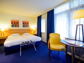 Unit with 2 single beds. Exact unit will be assigned upon arrival. Views, colors, and decor may vary.