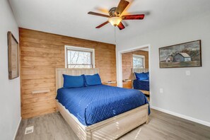 Bedroom #1 (Queen-size Bed)