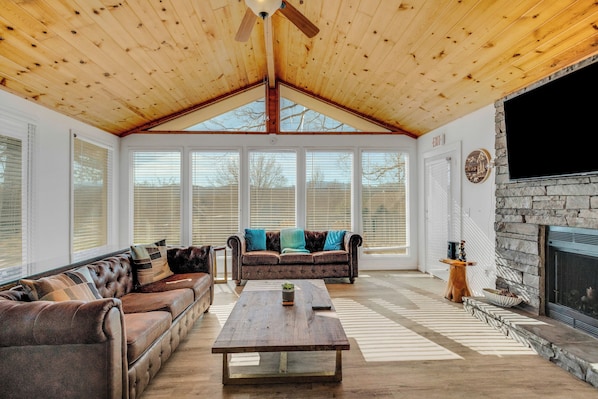 Spacious and Bright Living Room