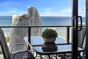 Enjoy your morning coffee in this spacious balcony overlooking the ocean/city