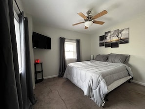 Bedroom #1 Queen with Roku TV